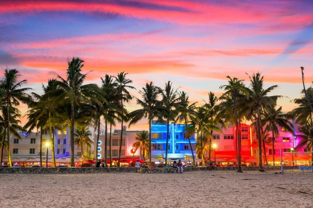 2 Bedroom 2 Bath With Patio On 11Th Collins Ave Miami Beach Kültér fotó